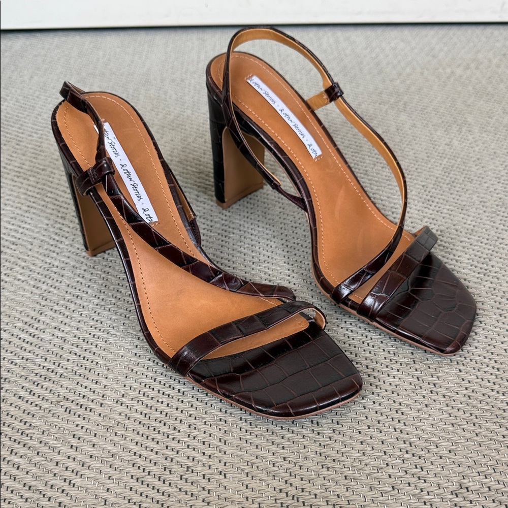 & Other Stories -Embossed Strappy Sandals Size 39